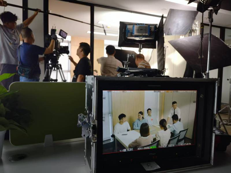 铁岭县TVC拍摄公司：科技产品视觉化大师，诠释未来感与功能美学